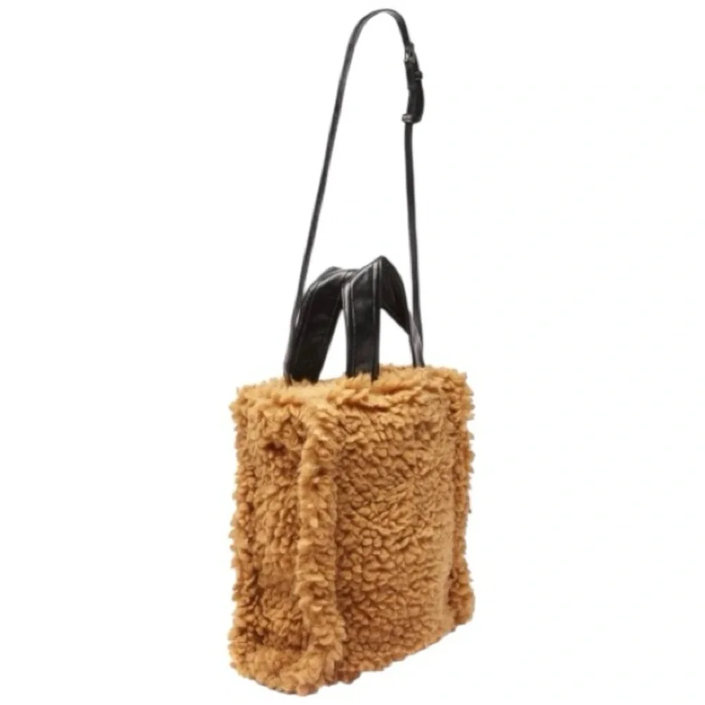 Stand Studio Leia Faux Fur Sherpa Tote Bag In Nougat